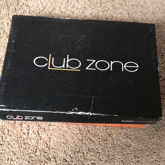 Silver heels - Picture 5 of 5